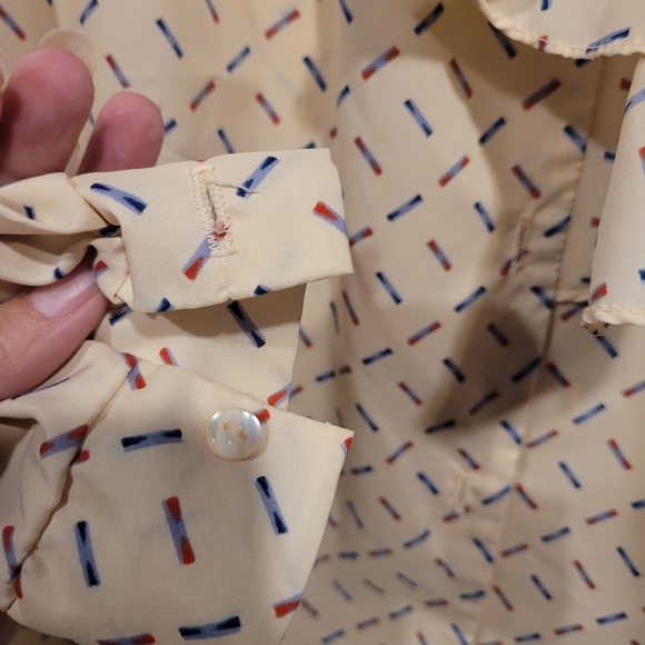 Vintage Pins and Needles Tan Blouse Size 8 Petite - Picture 14 of 16